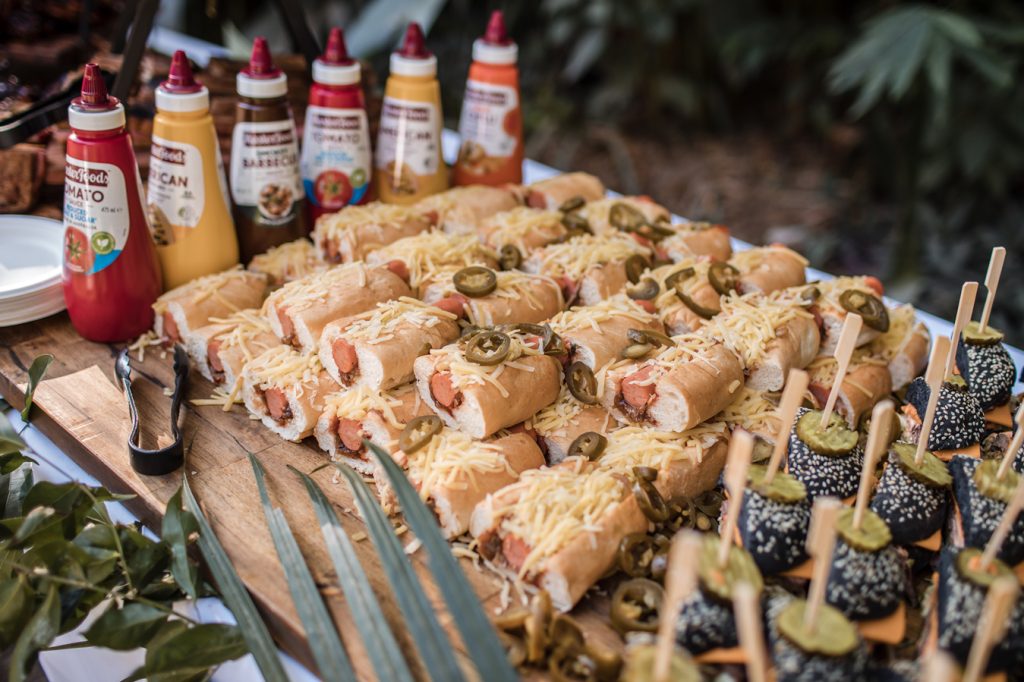 Hot-Dogs-Wedding-Catering-Cest-Bon